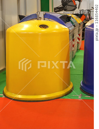 Round Recycling Container 116854402