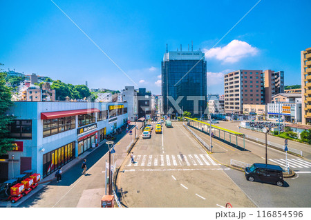 日本の横浜都市景観　7月。横浜市保土ケ谷区にある保土ケ谷駅（西口）などを望む＝22日 116854596