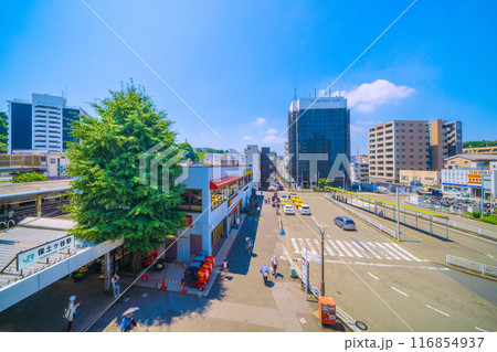 日本の横浜都市景観　7月。横浜市保土ケ谷区にある保土ケ谷駅（西口）などを望む＝22日 116854937