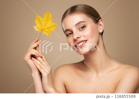Autumn portrait of beautiful woman with clean fresh skin 116855509
