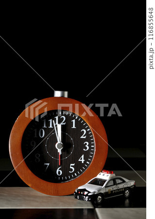 目覚まし時計、パトカー、時効 116855648
