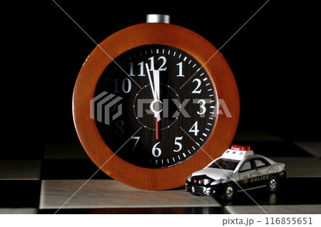 目覚まし時計、パトカー、時効 116855651