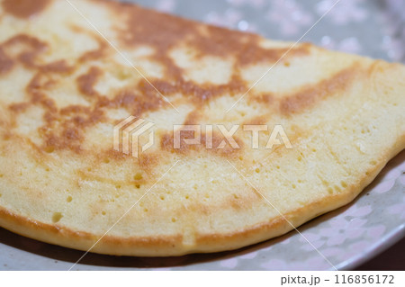 焼きムラができてしまったホットケーキ 焼きムラができてしまったホットケーキ 116856172