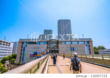 日本の横浜都市景観 7月。横浜市戸塚区の東戸塚駅前のオーロラシティなどを望む=22日 日本の横浜都市景観 7月。横浜市戸塚区の東戸塚駅前のオーロラシティなどを望む=22日 116857154