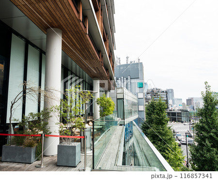 ユニクロ・イケアのビルにある屋上からの眺め　原宿駅側　夏晴れの青空　東京都渋谷区 116857341