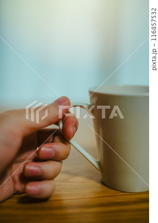 飲む 飲む 116857532