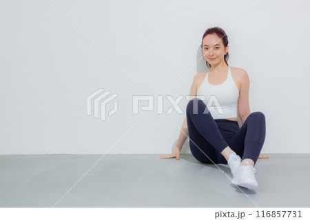 スポーツウェアの女性 116857731