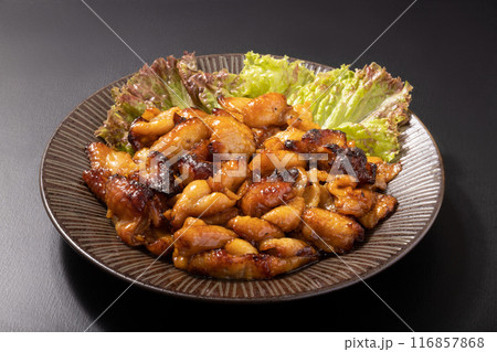 鶏皮 炭火焼き 鶏皮 炭火焼き 116857868