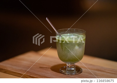 冷たい抹茶ミルク 冷たい抹茶ミルク 116858675
