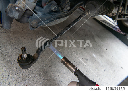 ガスバーナーを使って固着したナットを緩める 116859126