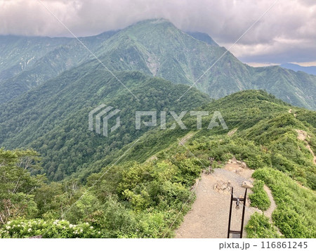 谷川岳_谷川岳天神平からの眺望_雷雲近づく夏の谷川岳山頂 116861245