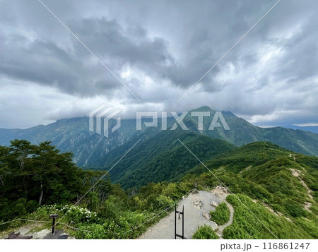谷川岳_谷川岳天神平からの眺望_雷雲近づく夏の谷川岳山頂 116861247