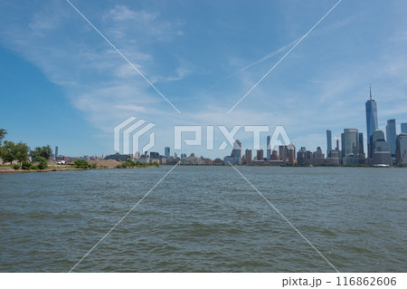 ジャーシーシティから見たマンハッタン（ニュージャージー州） 116862606