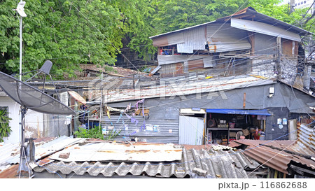 Old grunge residential building with gray brick roof top 116862688