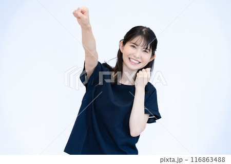 応援する女性 応援する女性 116863488