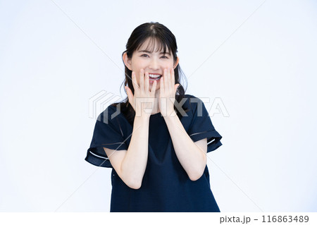 応援する女性 応援する女性 116863489