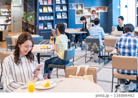 カフェ　撮影協力：Creadisce（丸善雄松堂株式会社） 116866462