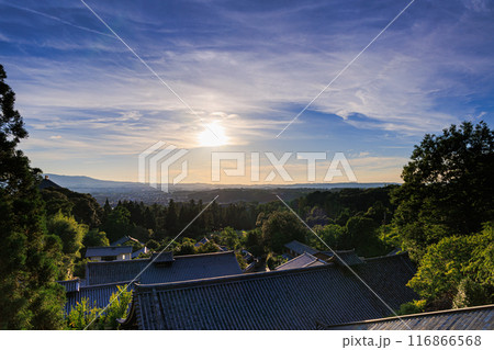 2024年夏奈良東大寺二月堂の夕景 次第に暮れていく西の空 良弁杉の向こうに見える大仏殿と夕焼け空 2024年夏奈良東大寺二月堂の夕景 次第に暮れていく西の空 良弁杉の向こうに見える大仏殿と夕焼け空 116866568