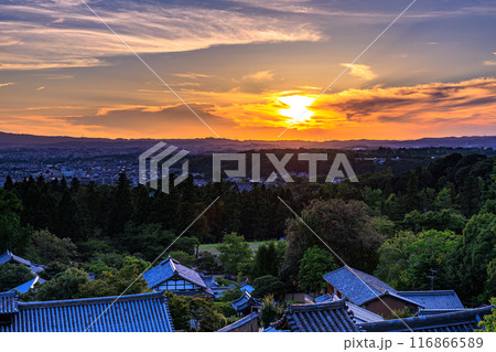 2024年夏奈良東大寺二月堂の夕景 次第に暮れていく西の空西の空を黄金色に染めながら沈んで行く夕日➈ 2024年夏奈良東大寺二月堂の夕景 次第に暮れていく西の空西の空を黄金色に染めながら沈んで行く夕日➈ 116866589