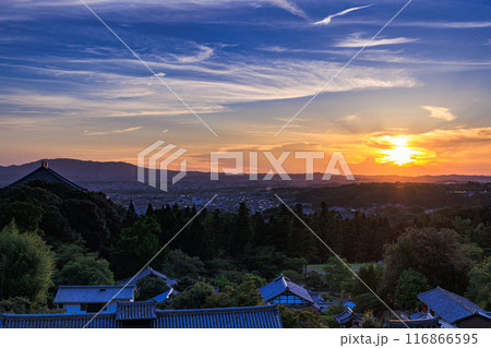 2024年夏奈良東大寺二月堂の夕景 次第に暮れていく西の空西の空を黄金色に染めながら沈んで行く夕日⑭ 2024年夏奈良東大寺二月堂の夕景 次第に暮れていく西の空西の空を黄金色に染めながら沈んで行く夕日⑭ 116866595