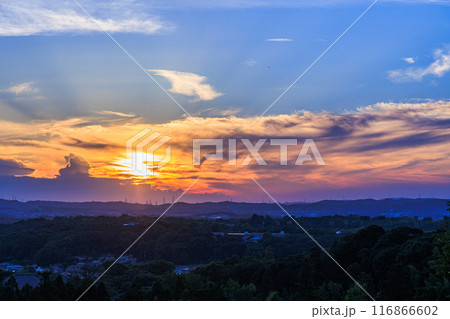 2024年夏奈良東大寺二月堂の夕景 次第に暮れていく西の空西の空を黄金色に染めながら沈んで行く夕日⑱ 2024年夏奈良東大寺二月堂の夕景 次第に暮れていく西の空西の空を黄金色に染めながら沈んで行く夕日⑱ 116866602