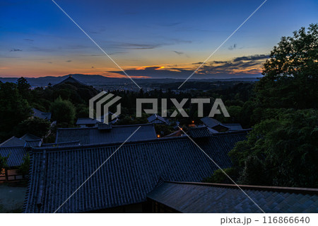 2024年夏奈良東大寺二月堂の夕景 次第に暮れていく西の空 黄金色から紺色までの美しい夕焼け空⑳ 2024年夏奈良東大寺二月堂の夕景 次第に暮れていく西の空 黄金色から紺色までの美しい夕焼け空⑳ 116866640