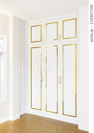 "Elegant white and gold cabinetry, showcasing a luxurious and clean design. Perfect for modern interior decor and stylish home inspiration." "Elegant white and gold cabinetry, showcasing a luxurious and clean design. Perfect for modern interior decor and stylish home inspiration." 116867200