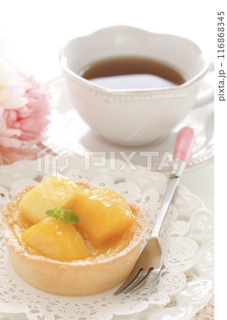 紅茶とマンゴータルト 紅茶とマンゴータルト 116868345