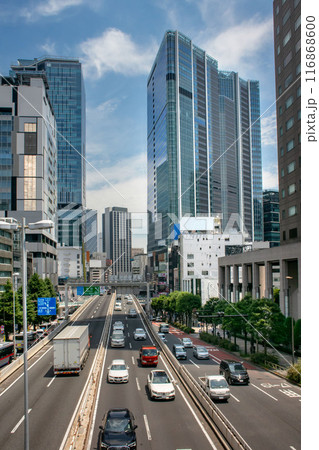 東京都渋谷区の大規模再開発施設、渋谷サクラステージと国道246号線 116868600