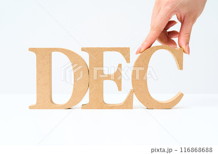 「DEC」と並べられたアルファベットの木製ブロック 「DEC」と並べられたアルファベットの木製ブロック 116868688