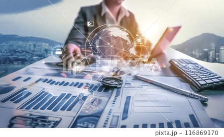 CG素材 資料を見ながら仕事をする女性のイメージ素材 CG素材 資料を見ながら仕事をする女性のイメージ素材 116869170