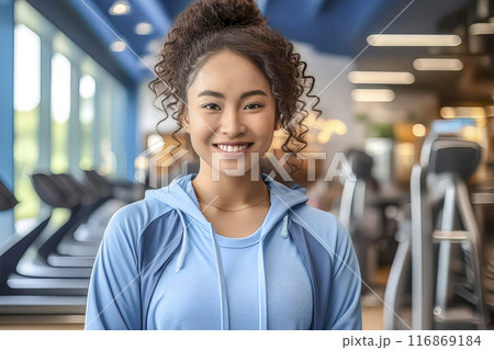 CG素材　フィットネスジムで働く若い女性 116869184