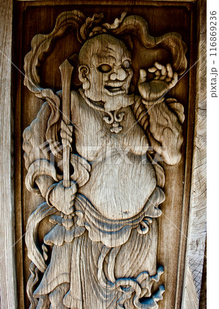 松江藩主の墓所　不昧公山門　月照時　 116869236