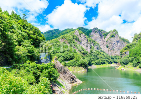 夏の日向神峡とハート岩　福岡県八女市 116869325