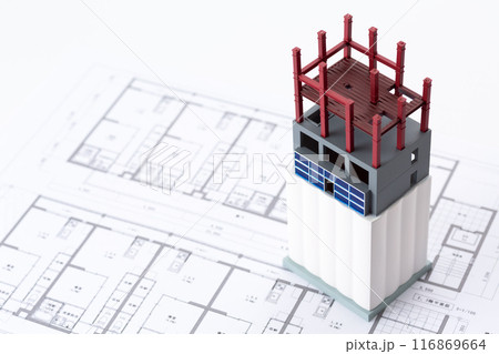 建築中のタワーマンションの模型と住宅図面 116869664