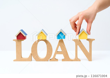 「LOAN」と並べられたアルファベットの木製ブロック 「LOAN」と並べられたアルファベットの木製ブロック 116871004