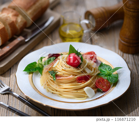 シンプルで旨い♪フレッシュトマトとバジルのパスタ 116871210