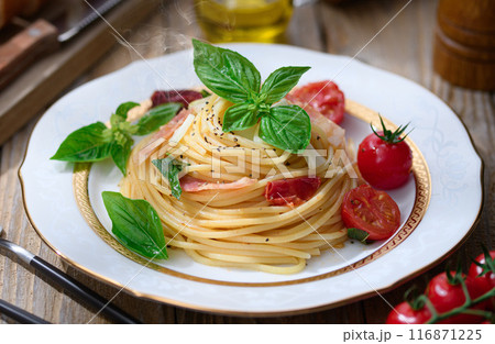 シンプルで旨い♪フレッシュトマトとバジルのパスタ 116871225