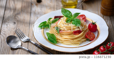 シンプルで旨い♪フレッシュトマトとバジルのパスタ 116871230