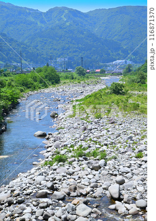 清流魚野川 穴沢河川公園付近の風景 新潟県湯沢町 清流魚野川 穴沢河川公園付近の風景 新潟県湯沢町 116871370