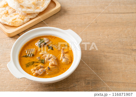 Chicken curry soup with roti 116871907