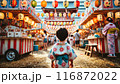 夏祭りを浴衣姿で歩く男の子 116872022