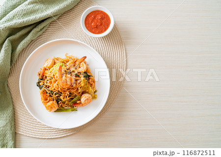 Stir-fried instant noodles sukiyaki with shrimps Stir-fried instant noodles sukiyaki with shrimps 116872511