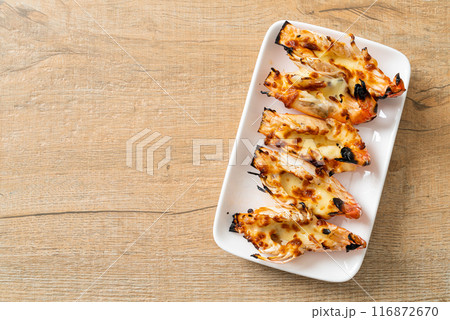 grilled river prawns or shrimps with cheese 116872670