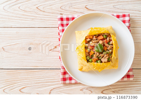 egg wrap or stuffed egg with minced pork and vegetable egg wrap or stuffed egg with minced pork and vegetable 116873390