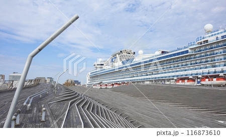 大さん橋に停泊するダイヤモンドプリンセス 116873610