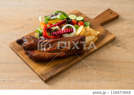barbecue pork spare ribs with vegetables barbecue pork spare ribs with vegetables 116873668