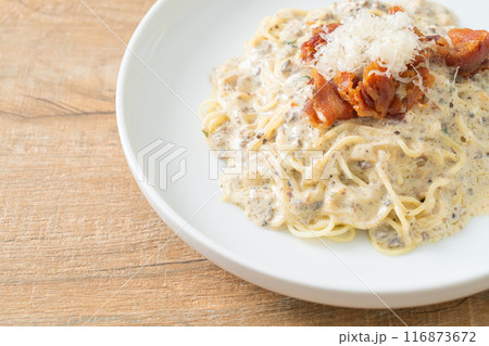 spaghetti with truffle cream sauce and mushroom spaghetti with truffle cream sauce and mushroom 116873672
