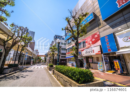 日本の平塚都市景観 東海道本線 平塚駅前の紅谷パールロード商店街などを望む=令和6年7月22日 日本の平塚都市景観 東海道本線 平塚駅前の紅谷パールロード商店街などを望む=令和6年7月22日 116874601