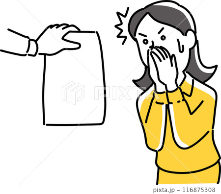 書類を見せられて驚く女性社員 書類を見せられて驚く女性社員 116875308